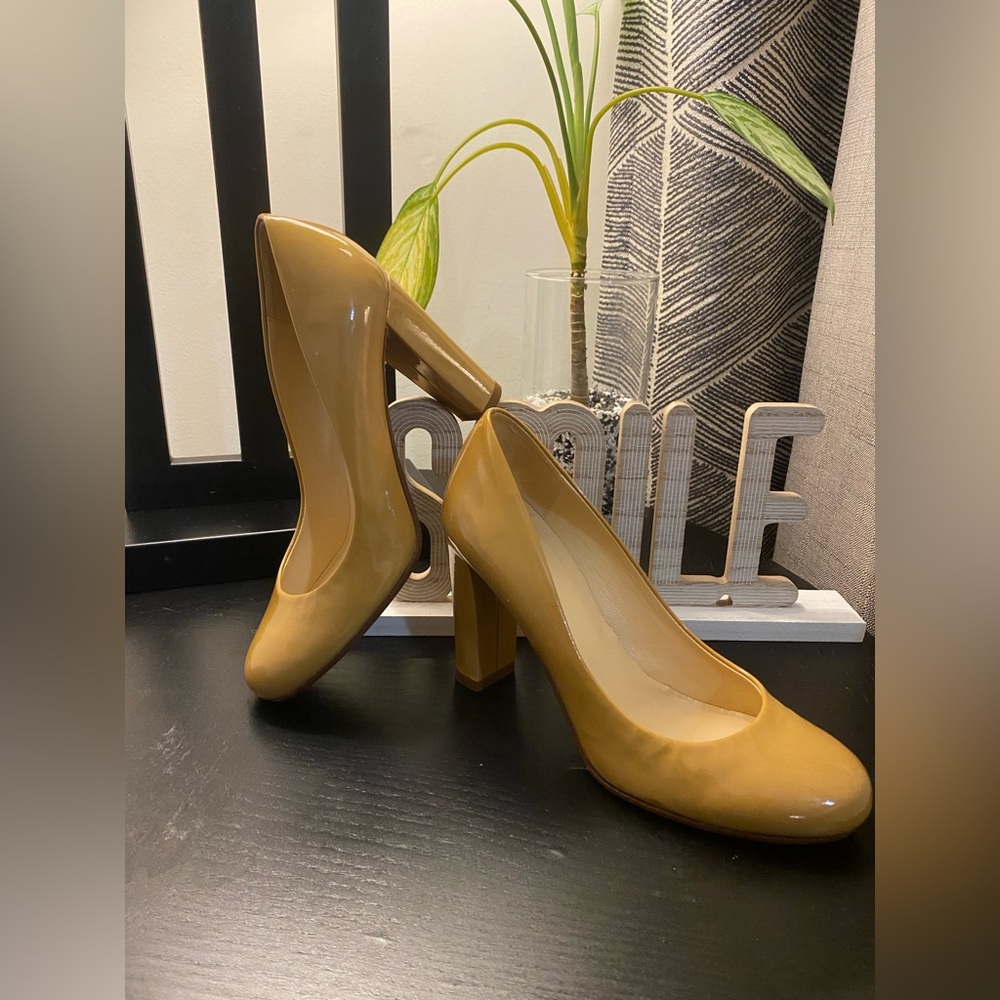 KATE SPADE ROUND-TOE PATENT LEATHER PUMPS